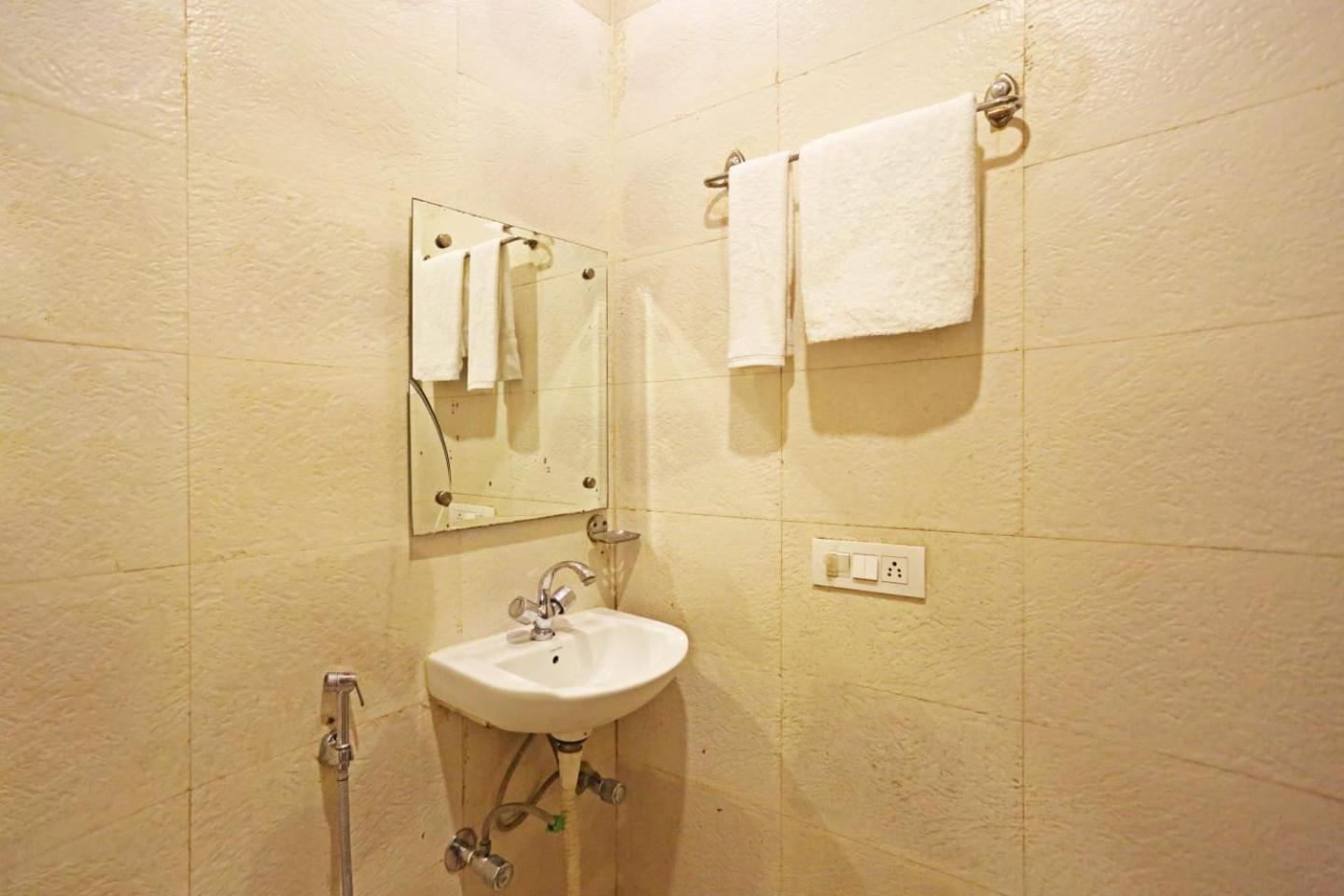 Hotel Broadway Near Delhi Airport Nuova Delhi Esterno foto